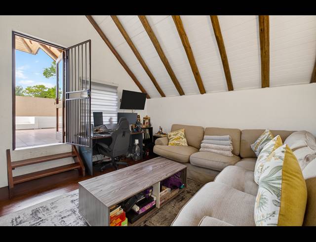2 BEDROOM APARTMENT FOR SALE IN SUNNINGHILL